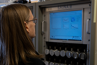 En soldat och en drönare