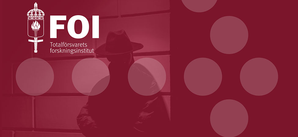 Rapporterats logotyp och en spion i bakgrunden.